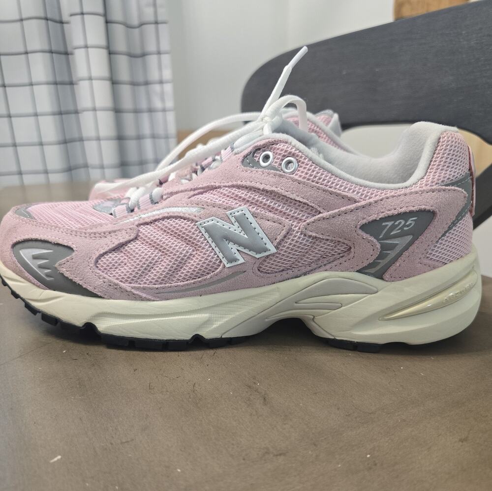 EUC Women Size 8.5 NEW BALANCE 725 Pink Sneakers ML725BD